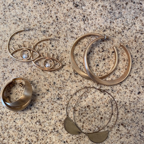 Earring bundle - Picture 2 of 2